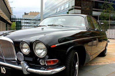 auto_do_slubu_jaguar_400